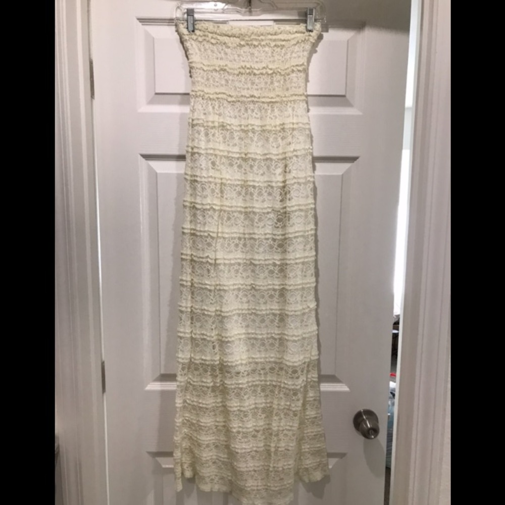 ✨5 for $30✨ D’closet cream colored lace dress